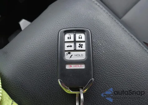 2018 Honda Clarity Plug-In Hybrid z USA, uszkodzony, nr VIN JHMZC5F11JC016816